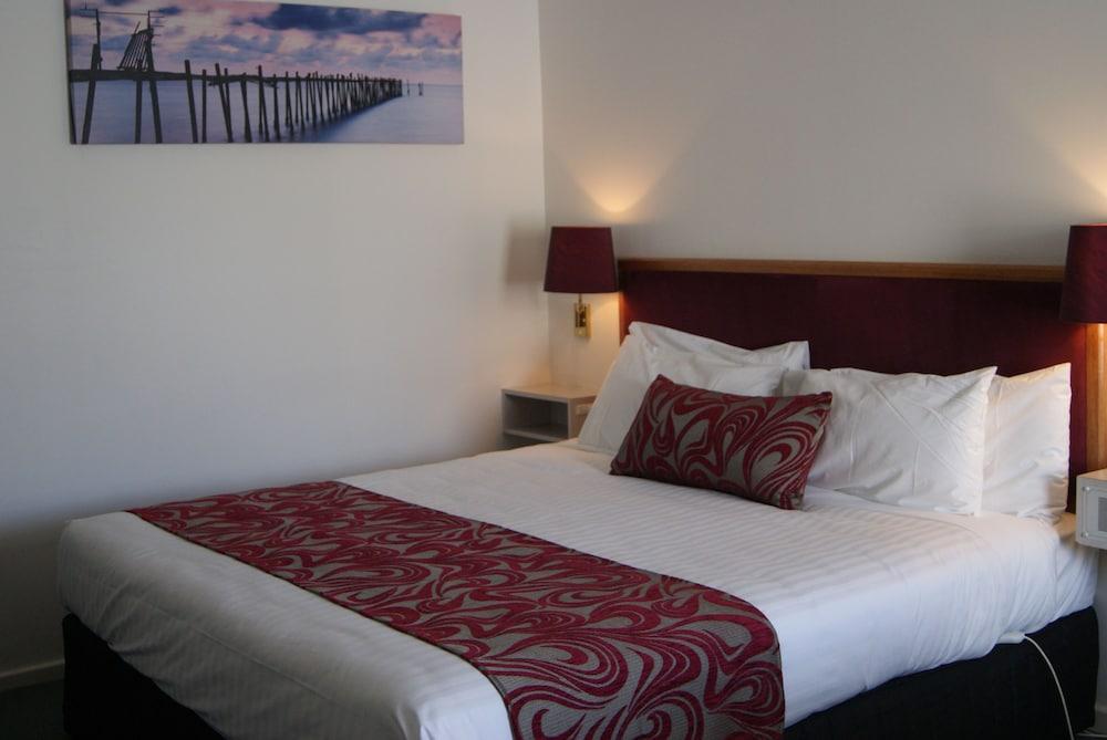 Surestay Hotel By Best Western The Clarence On Melville Albany Exterior photo